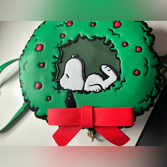 Loungefly Green and Red Snoopy Wreath Crossbody Bag NWOT - Picture 4 of 9